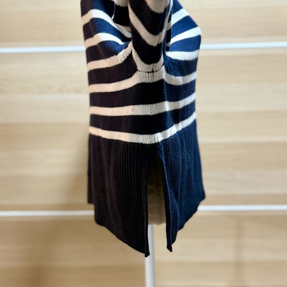 GAP 24/7 Split Hem Turtleneck Sweater - Picture 5 of 13